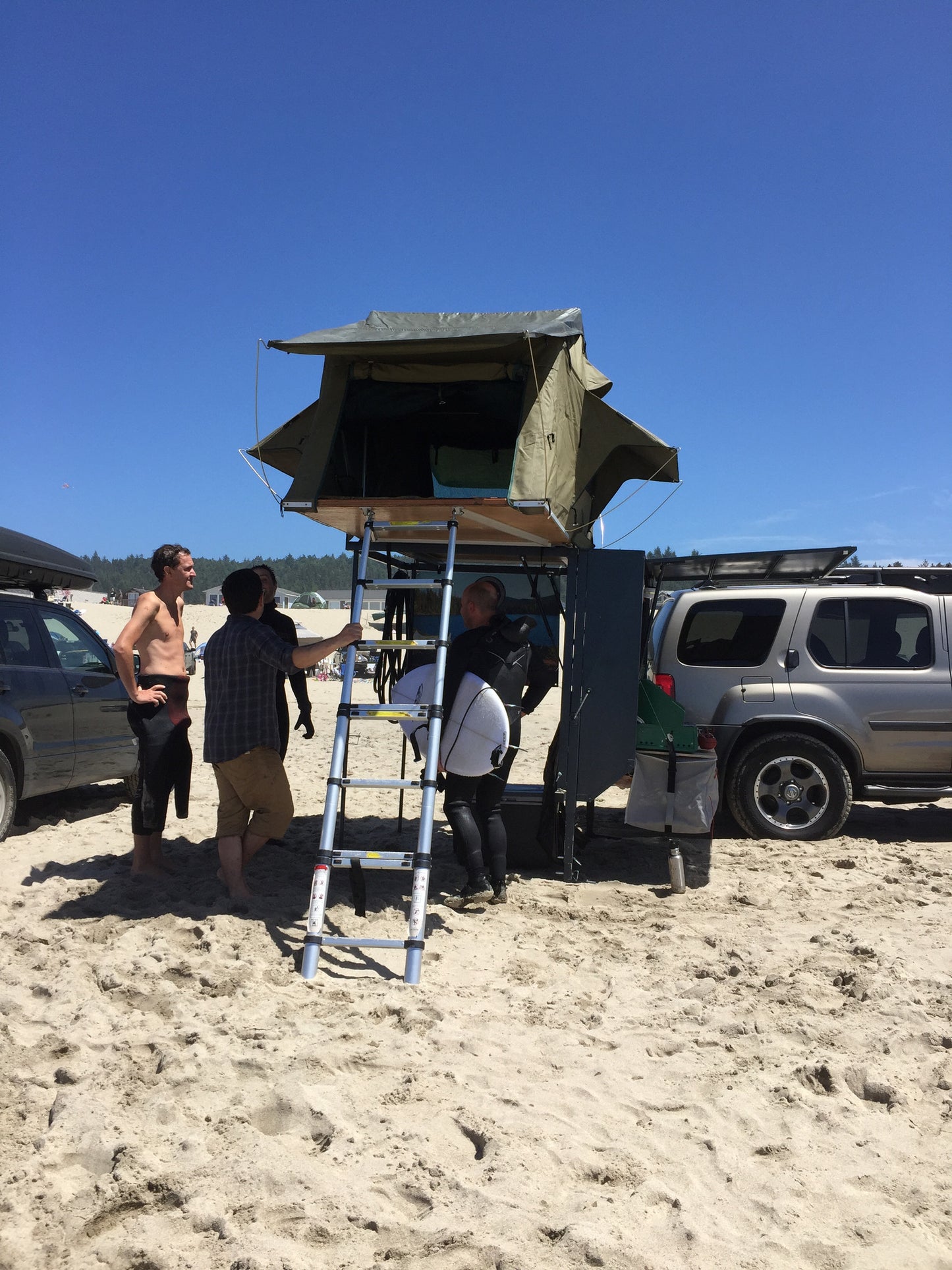 Nomad Hitch Camper with Roof Top Tent & Annex